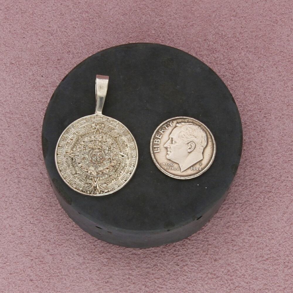 sterling silver vintage mexico aztec calendar pendant - Picture 2 of 3